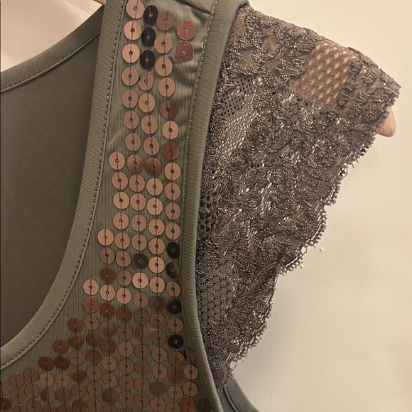 Carmen Marc Valvo Brown Sequin Cap Sleeve Blouse with lace - Picture 3 of 8